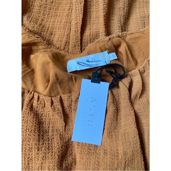 ASTR Women tiered short sleeve Peasant Dress BNWT sz Large - Picture 5 of 7